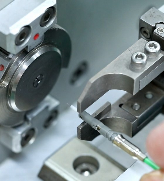 Low-loss and ultra-low-loss fiber connectors